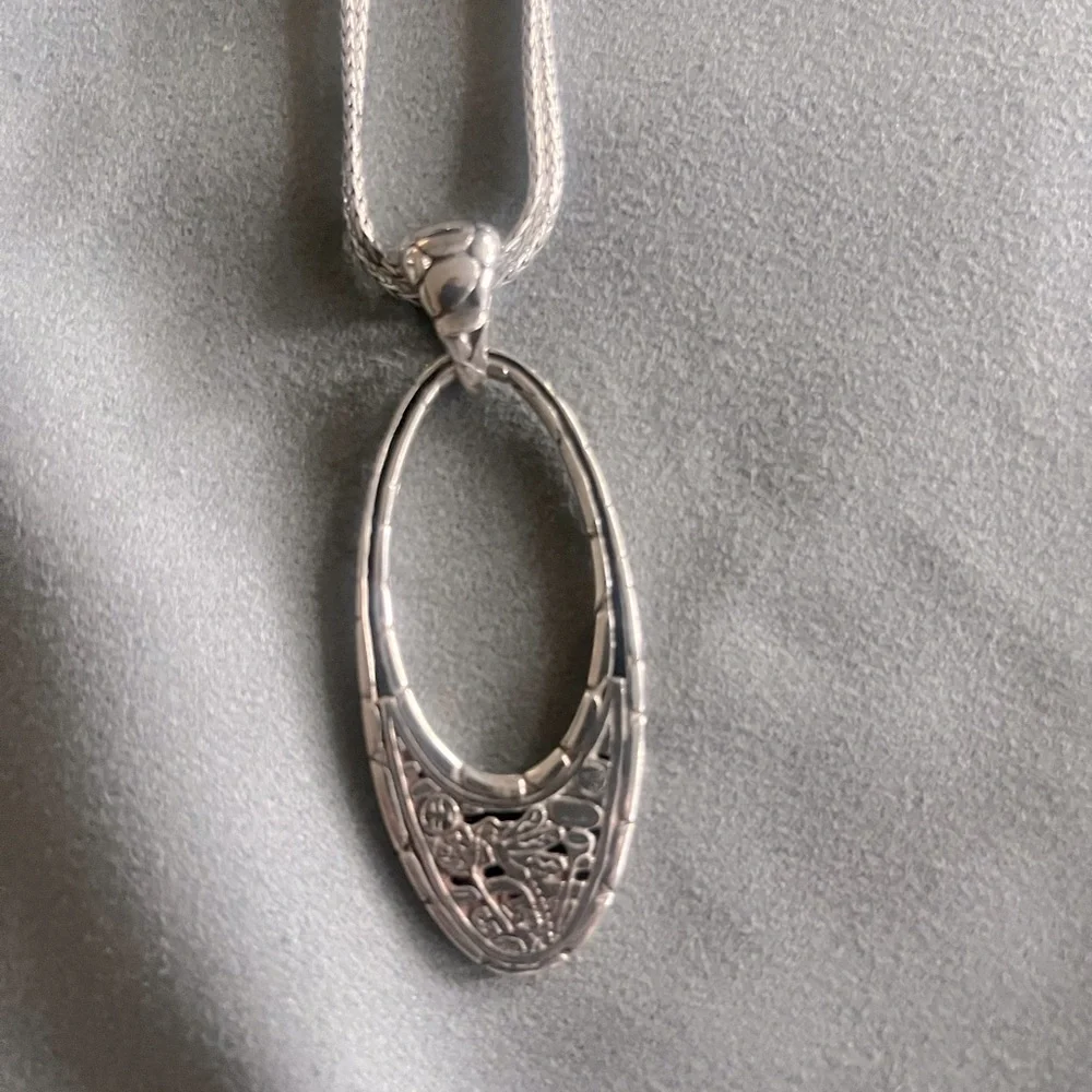 Great “go to” Summer necklace! John Hardy double necklace and oval pendant. - Picture 3 of 3